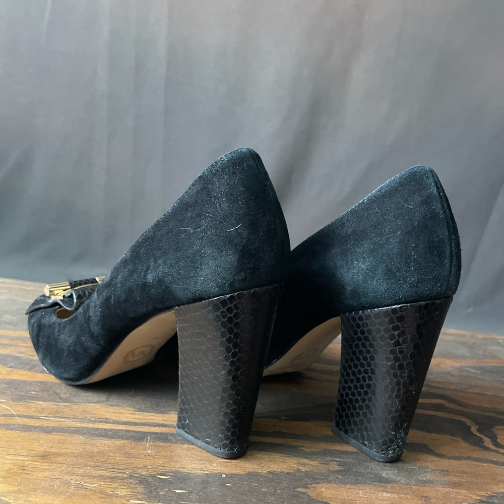 Women's Michael Kors Gloria Kiltie Pump - Picture 3 of 5